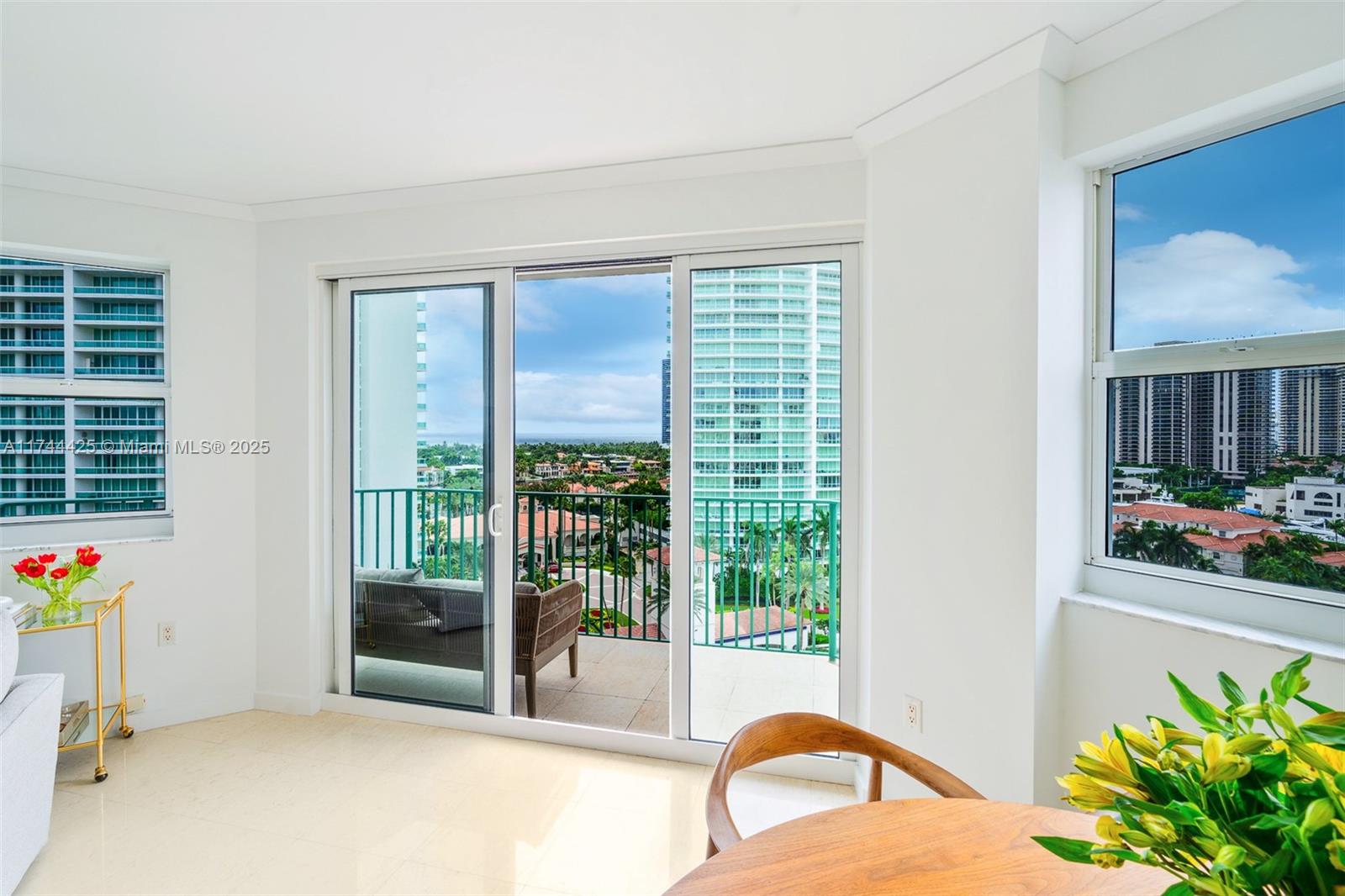 20000 E Country Club Dr #1111, Aventura, Florida image 10