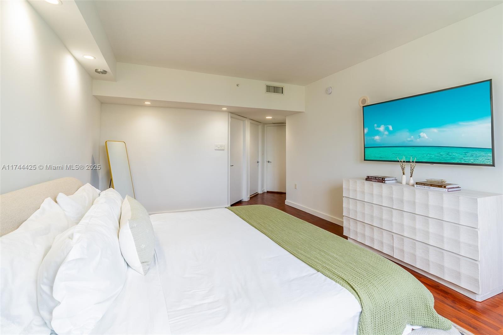 20000 E Country Club Dr #1111, Aventura, Florida image 14