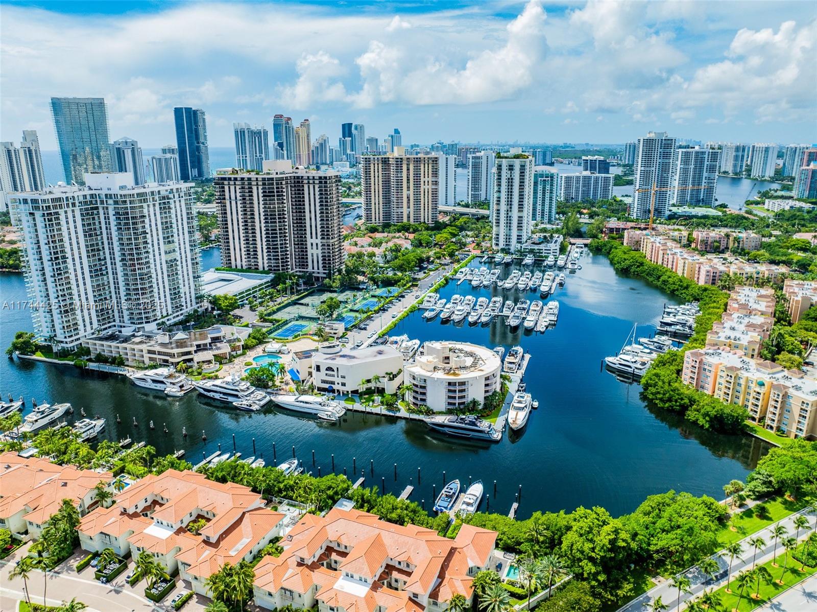 20000 E Country Club Dr #1111, Aventura, Florida image 30