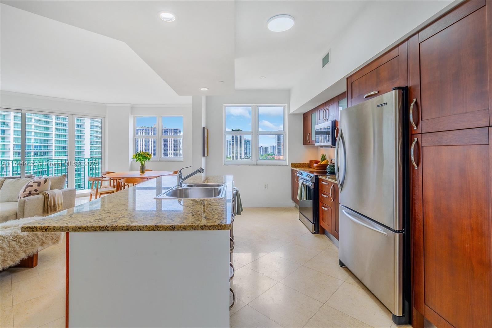 20000 E Country Club Dr #1111, Aventura, Florida image 6