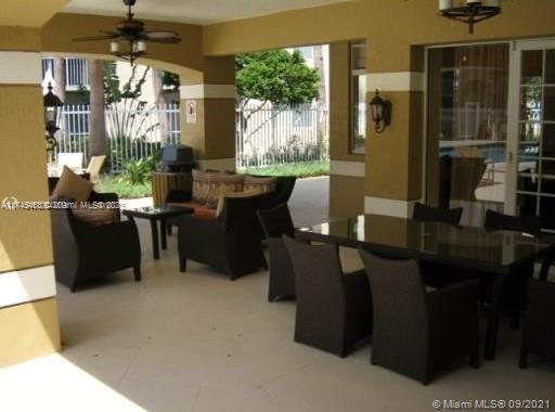 Residential, Hollywood, Florida image 3