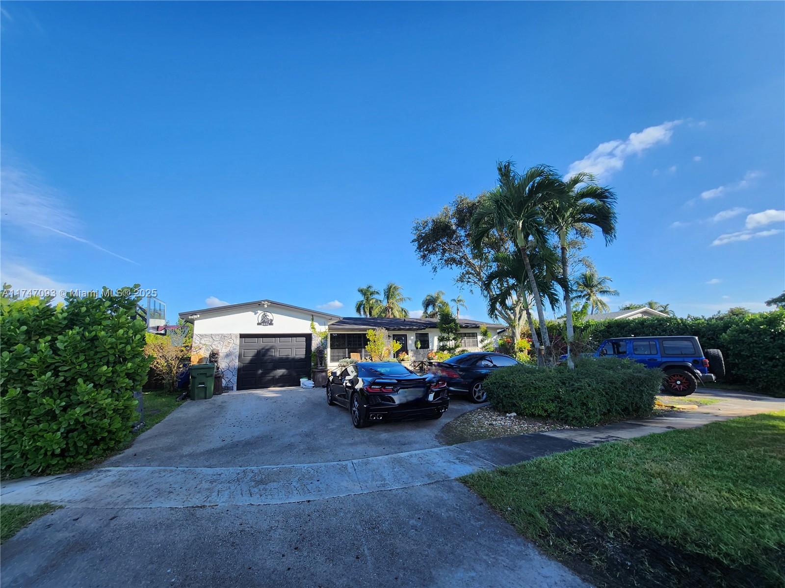 2251 NW 87th Terrace, Pembroke Pines, Florida image 2