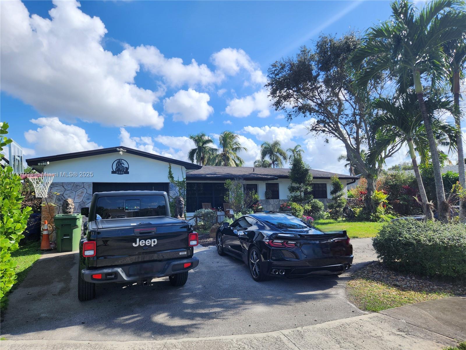 2251 NW 87th Terrace, Pembroke Pines, Florida image 3