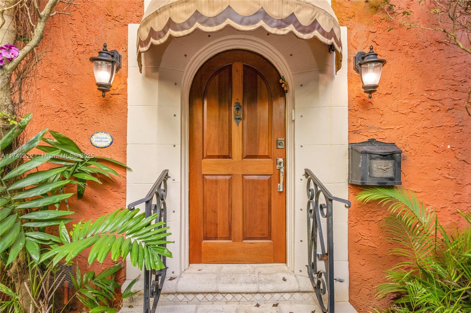House for Sale in Coral Gables, FL