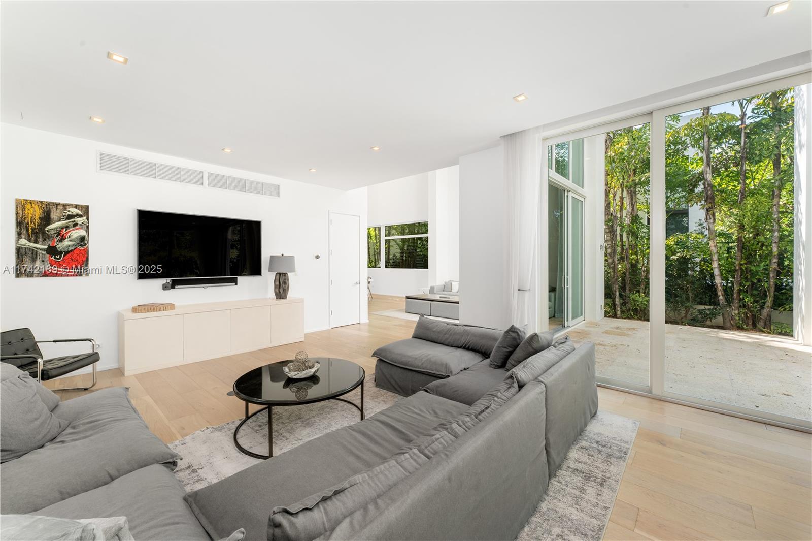 335 W 46th St, Miami Beach, Florida image 16