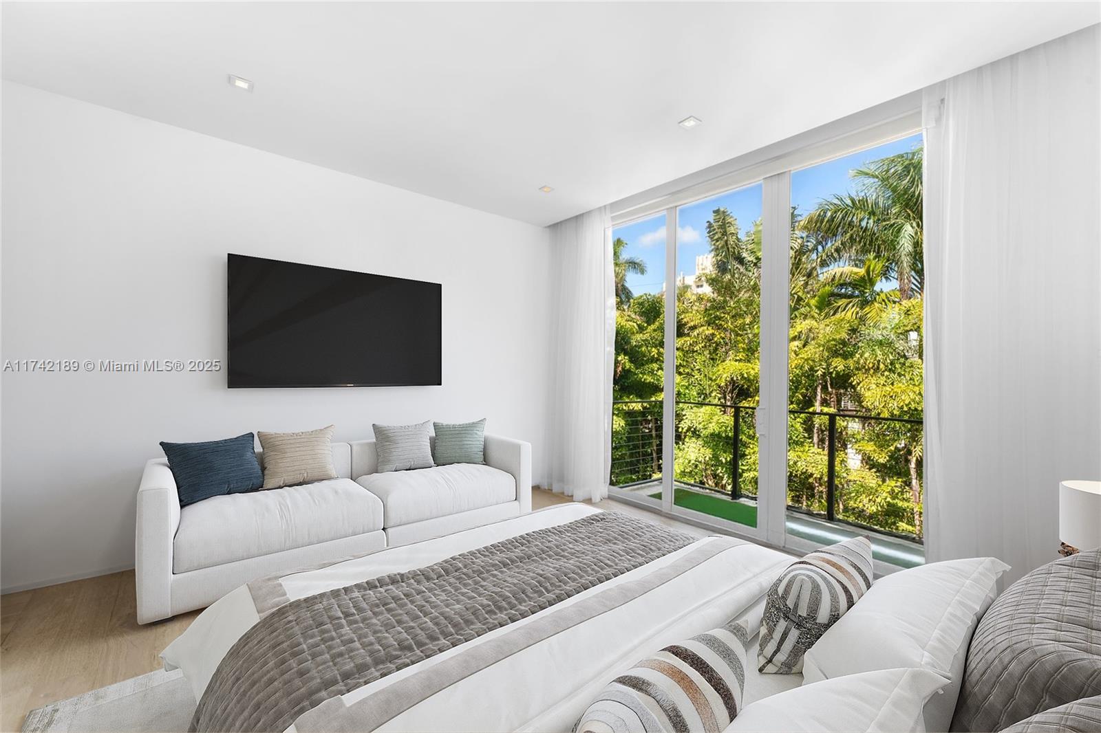 335 W 46th St, Miami Beach, Florida image 19