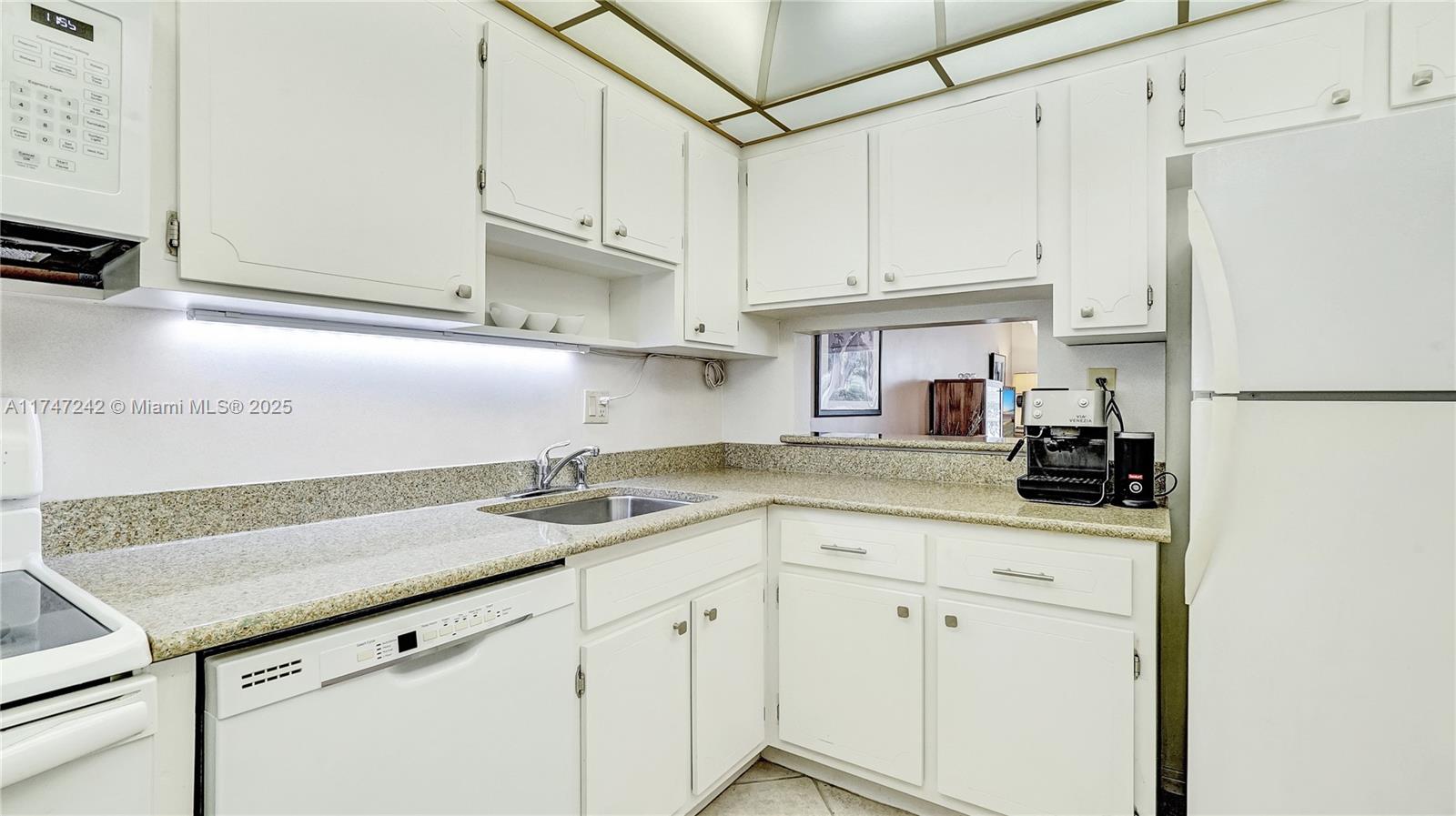 1101 Hillcrest Ct #103, Hollywood, Florida image 9