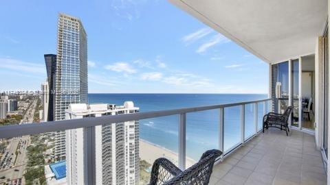 Apartamento à Venda em Sunny Isles Beach, FL