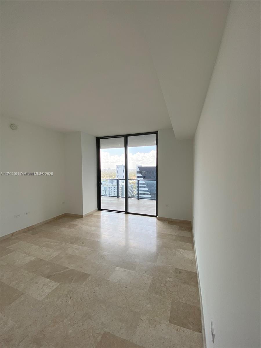 88 SW 7th St #2010, Miami FL 33130