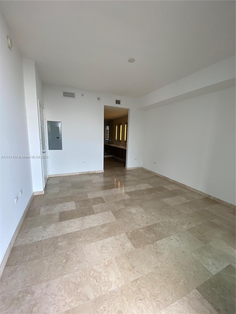 88 SW 7th St #2010, Miami FL 33130