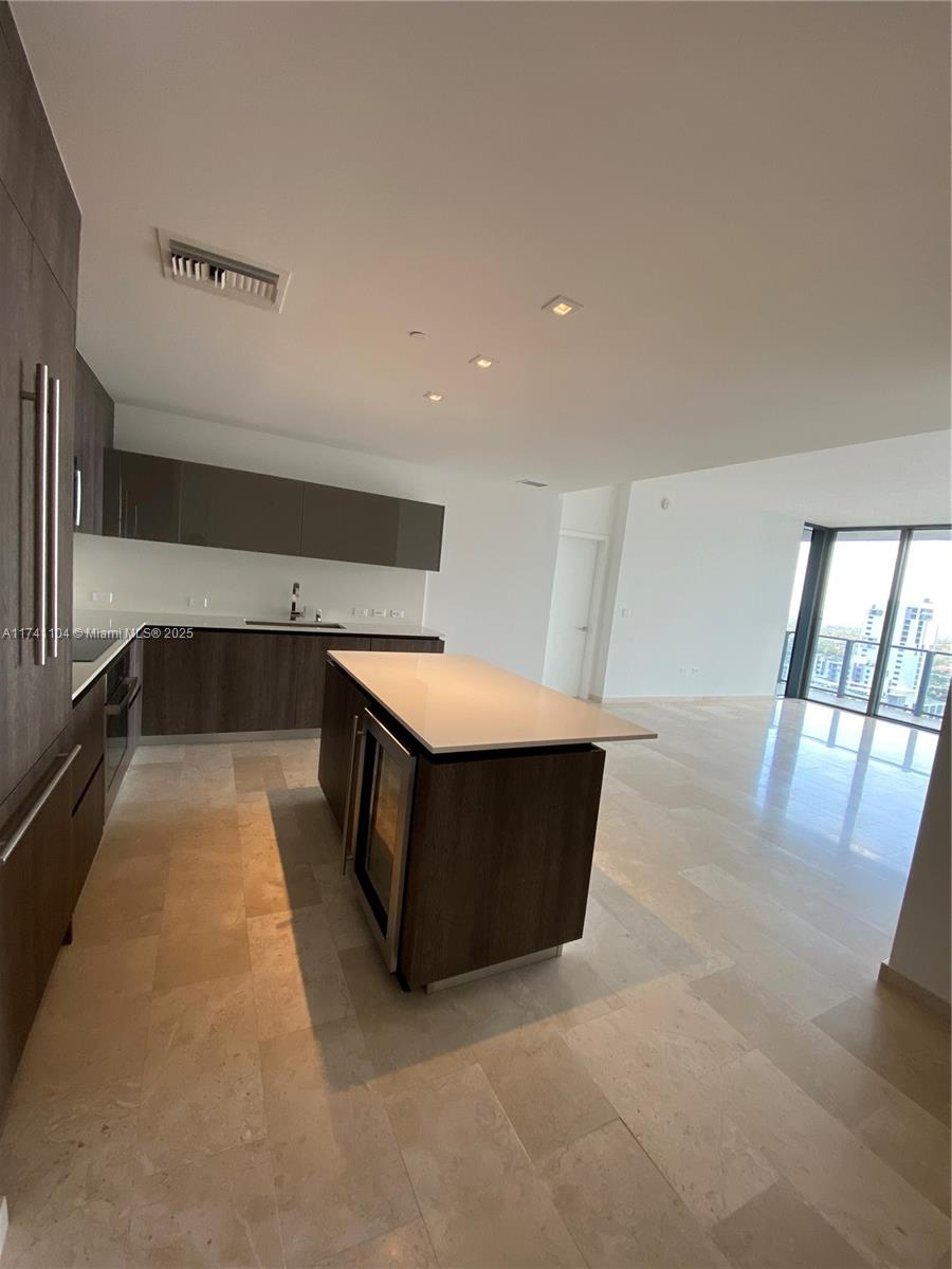 88 SW 7th St #2010, Miami FL 33130