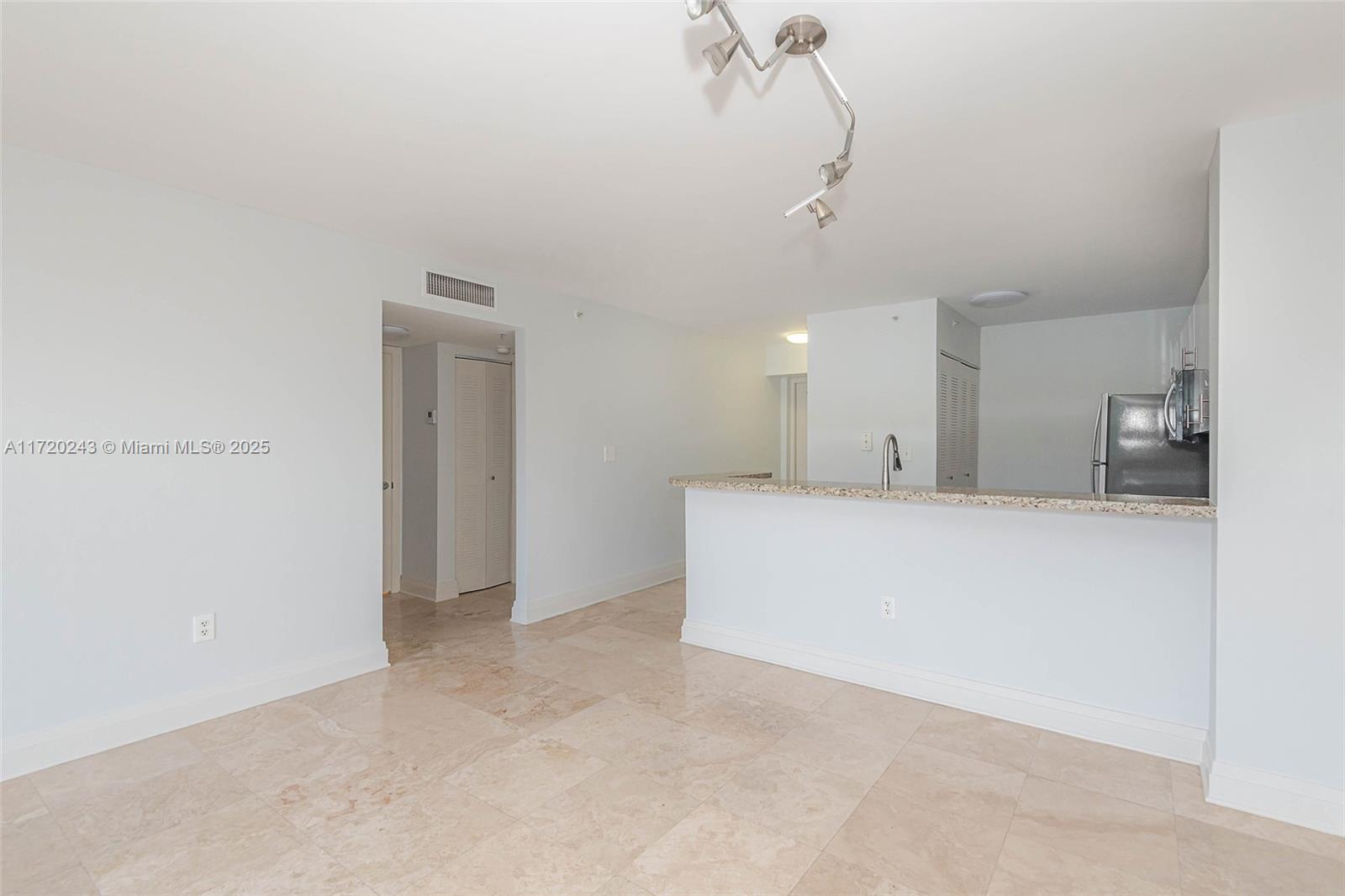 1401 W Bay Rd #307, Miami Beach, Florida image 8