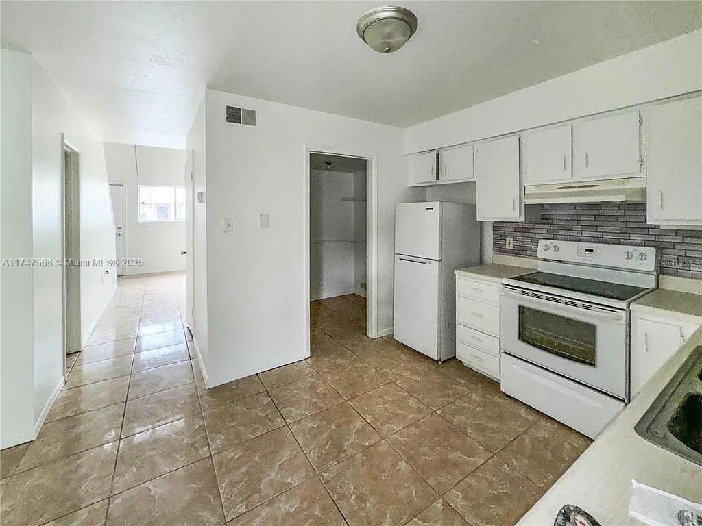Residential, Orlando, Florida image 7