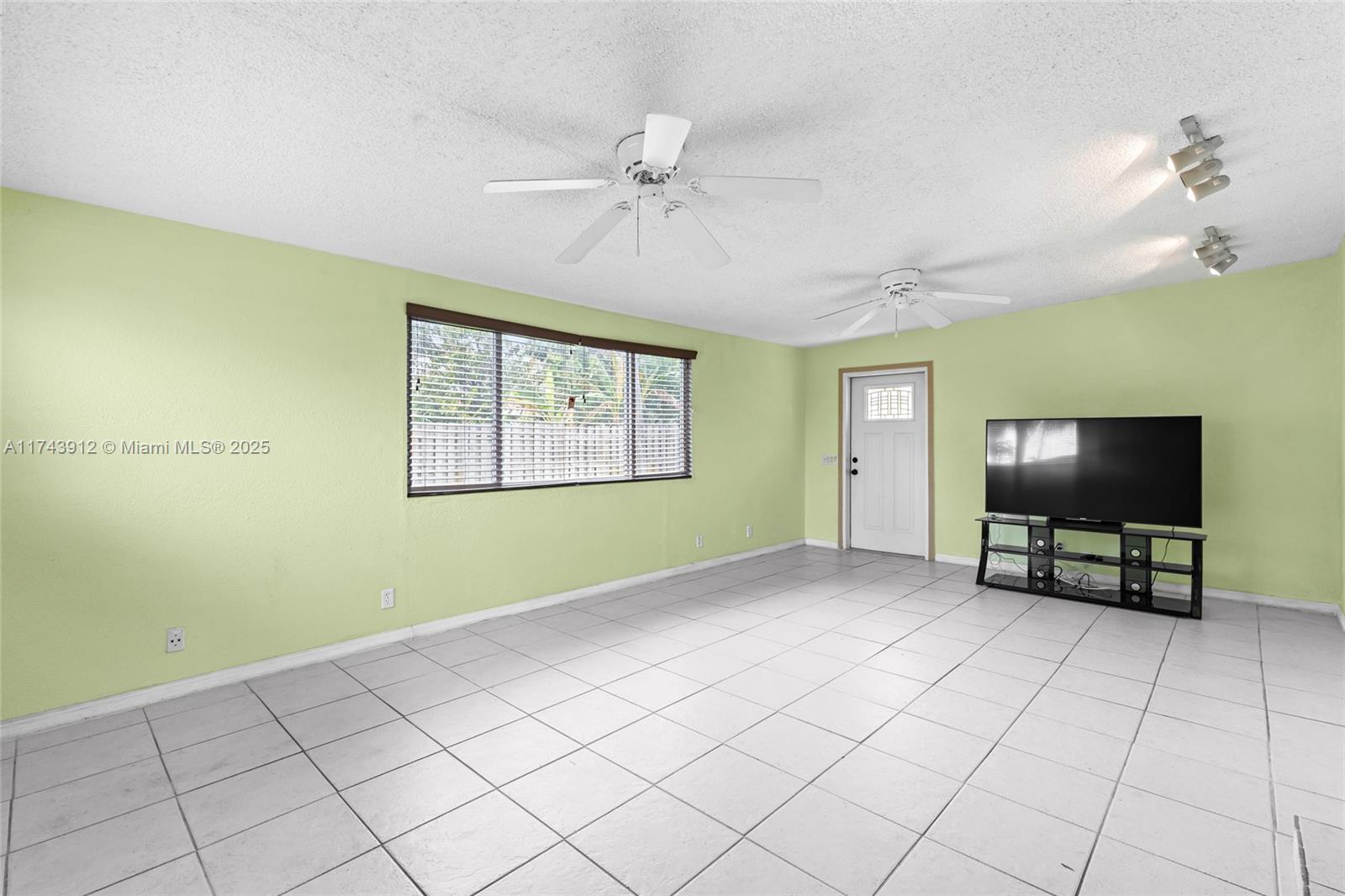 2331 NE 12th Ter, Pompano Beach, Florida image 23