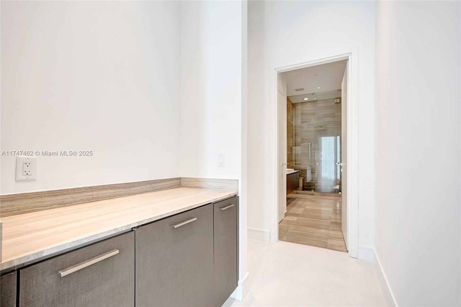 3300 NE 188th St #110, Aventura FL 33180