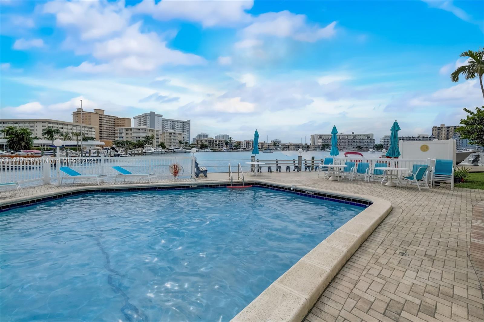 2500 Diana Dr #305, Hallandale Beach, Florida image 18