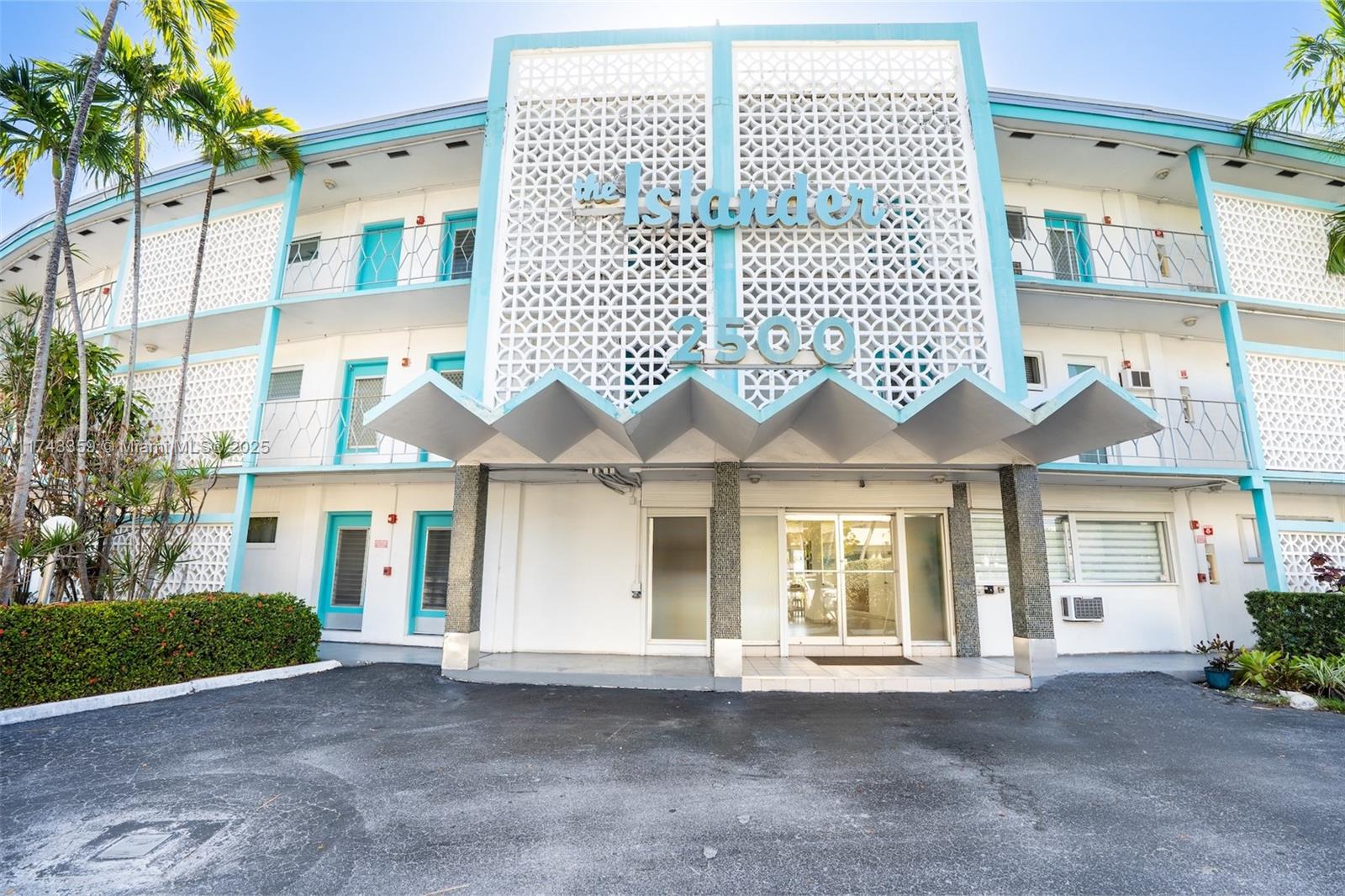 2500 Diana Dr #305, Hallandale Beach, Florida image 3