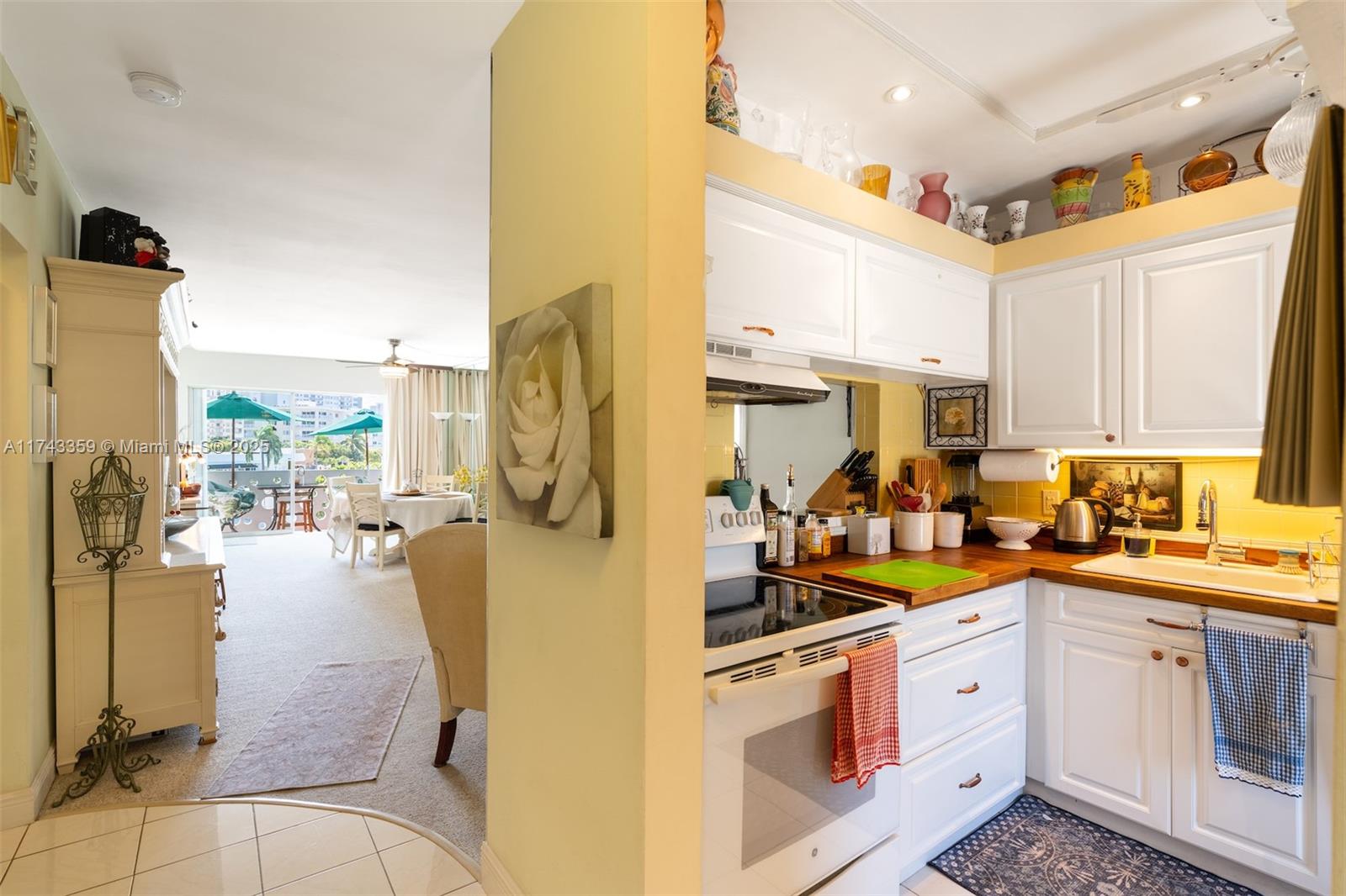 2500 Diana Dr #305, Hallandale Beach, Florida image 5