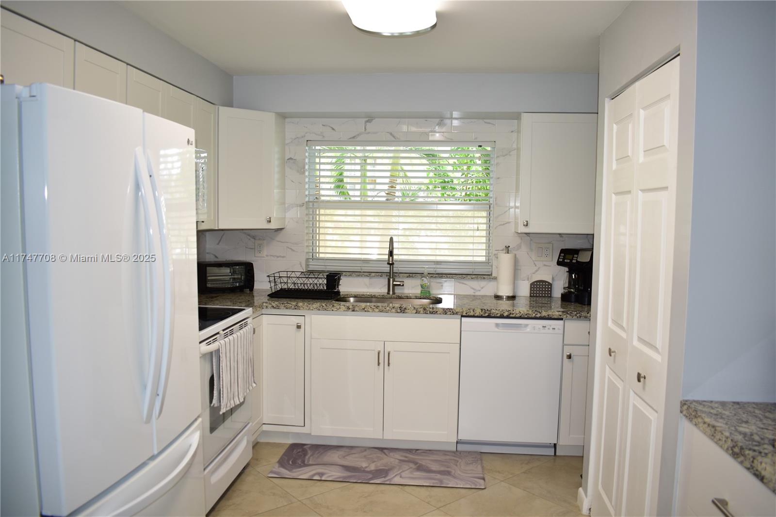 9320 Sunrise Lakes Blvd #107, Sunrise, Florida image 2
