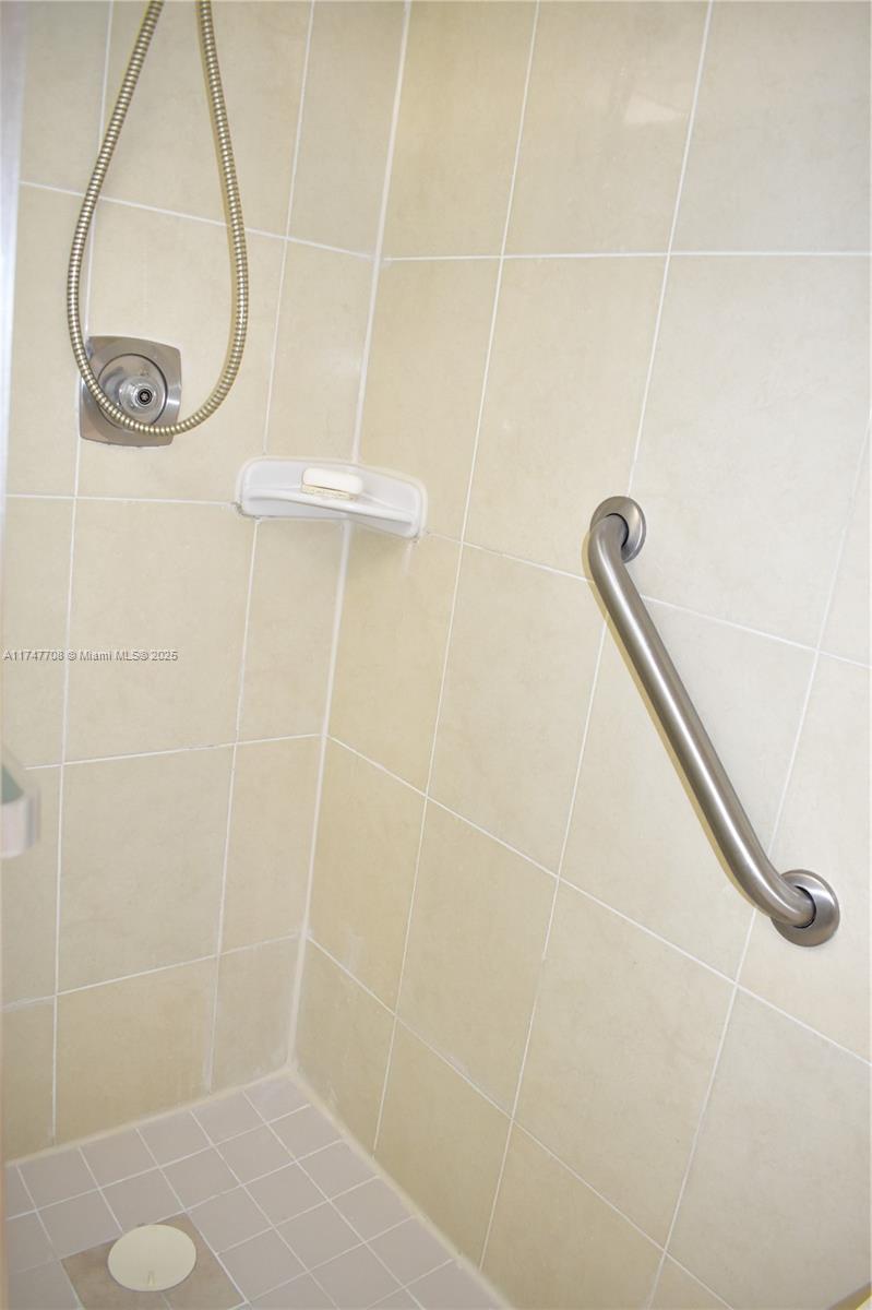 9320 Sunrise Lakes Blvd #107, Sunrise, Florida image 28