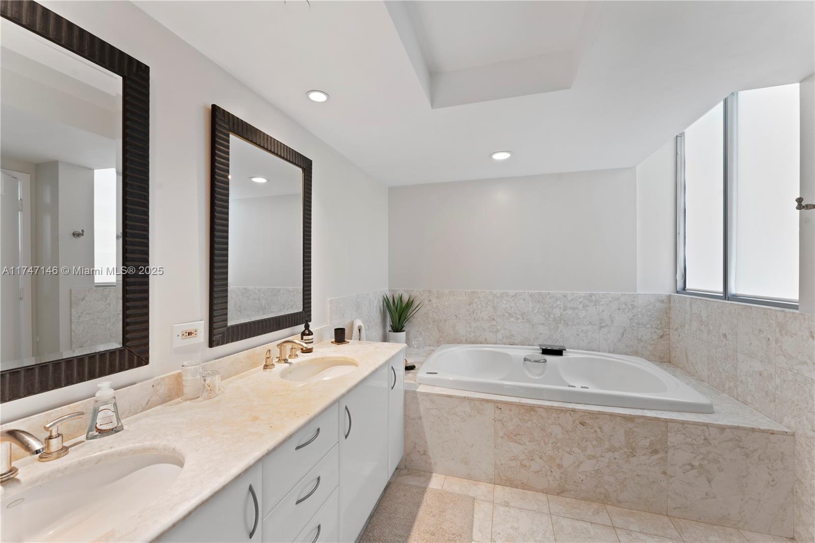 1331 Brickell Bay Dr #1902, Miami FL 33131