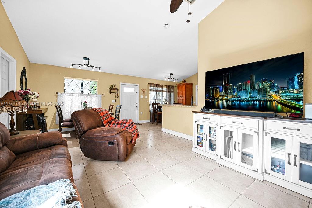 740 S Wind Cir, Sunrise, Florida image 7