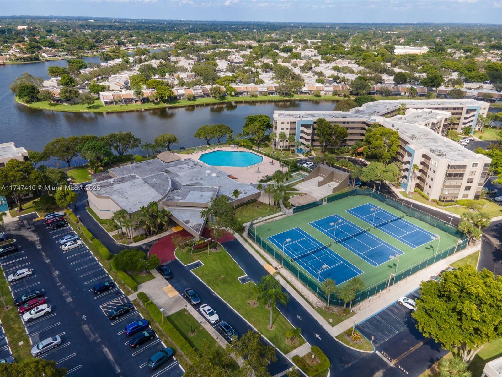 900 Colony Point Cir #503, Pembroke Pines, Florida image 1