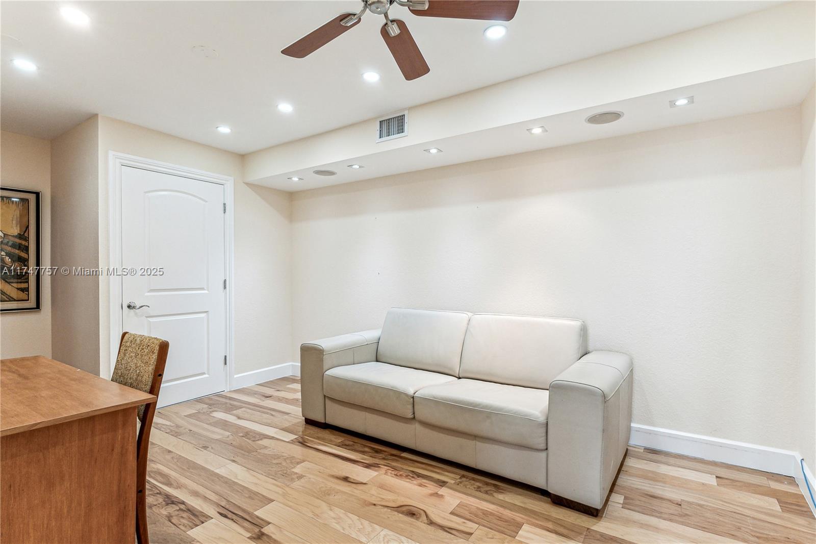 Listing Photo 17