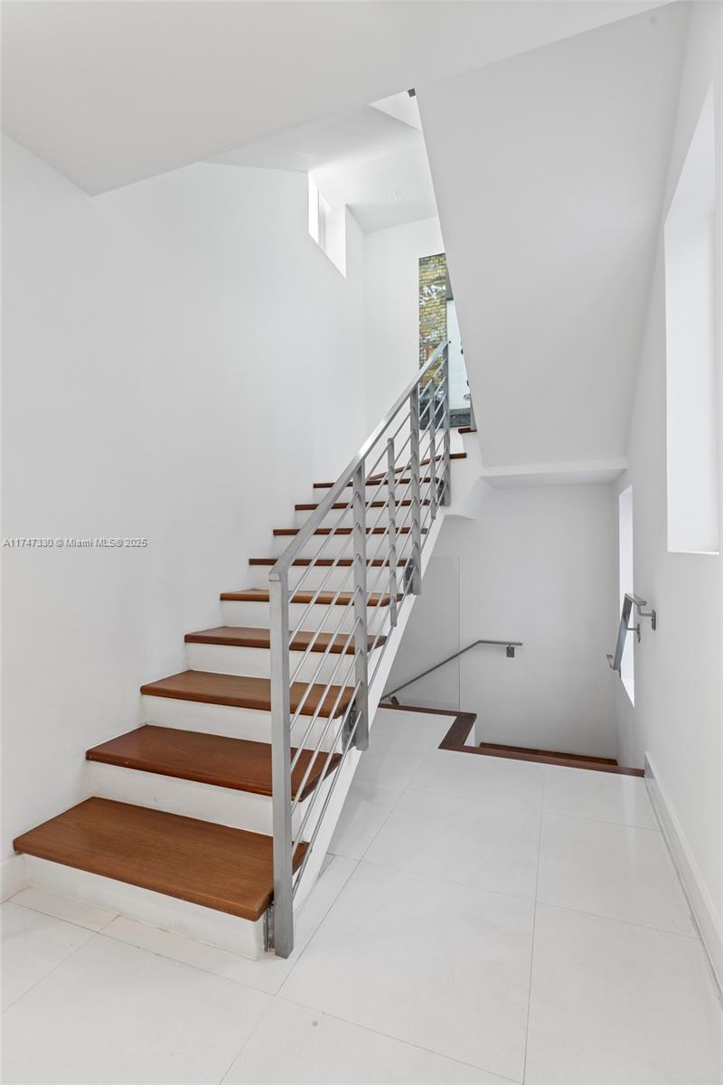 211 Water Way #211, Miami Beach, Florida image 32