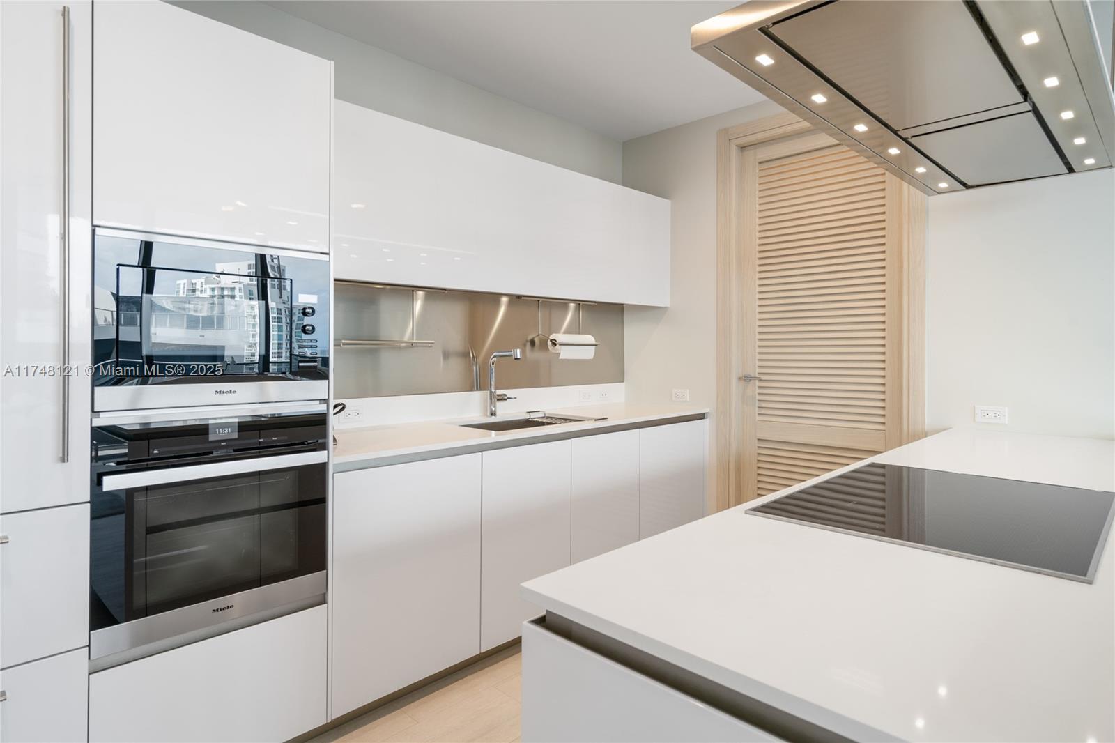 1000 Brickell Plz #PH5005, Miami FL 33131
