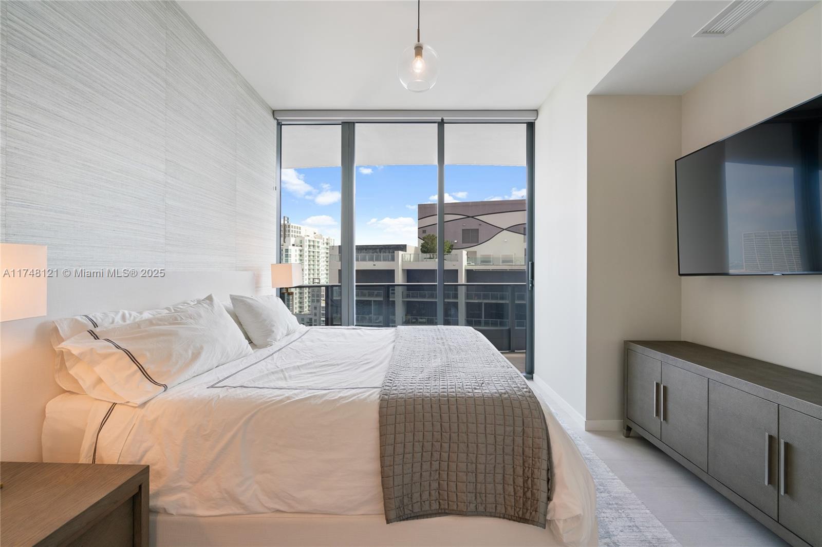 1000 Brickell Plz #PH5005, Miami FL 33131