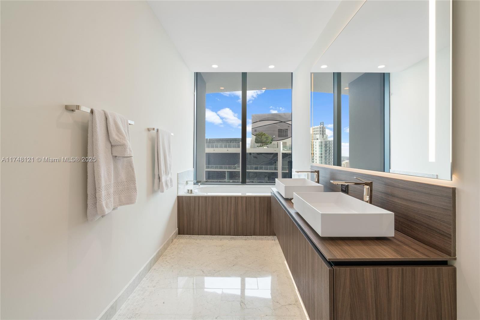 1000 Brickell Plz #PH5005, Miami FL 33131