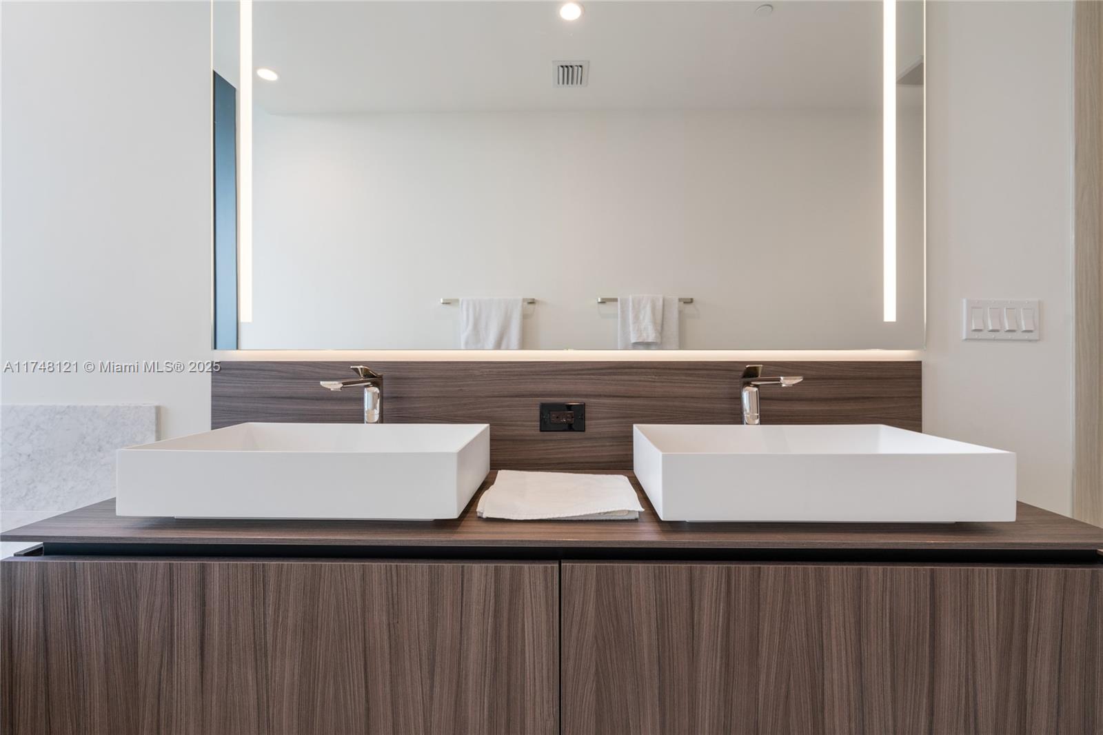 1000 Brickell Plz #PH5005, Miami FL 33131