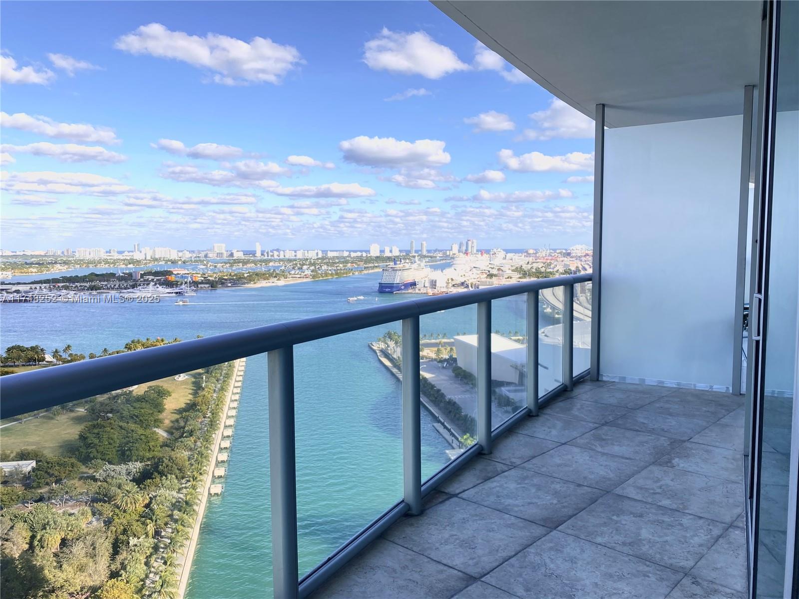888 Biscayne Blvd #2512, Miami FL 33132