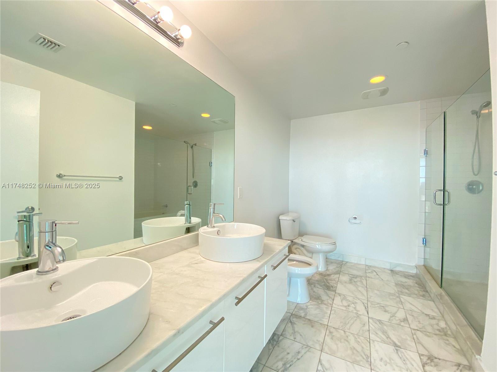 888 Biscayne Blvd #2512, Miami FL 33132