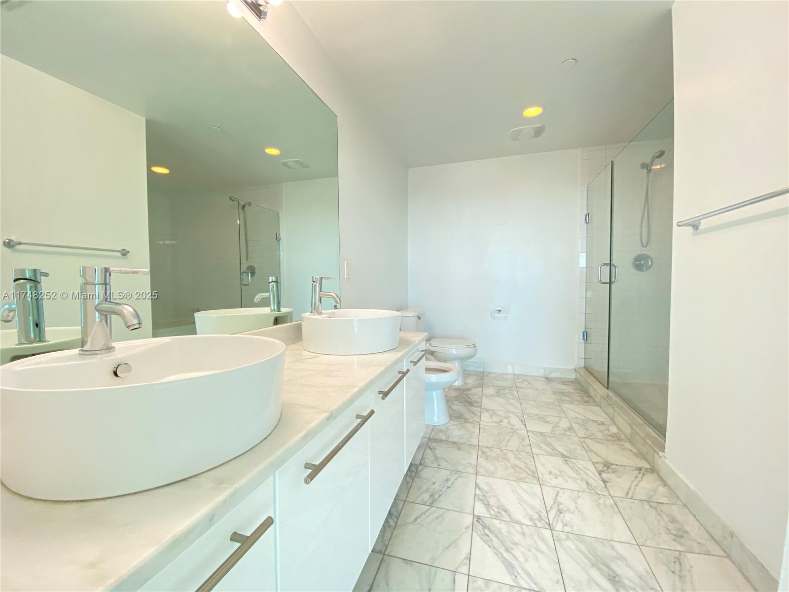 888 Biscayne Blvd #2512, Miami FL 33132