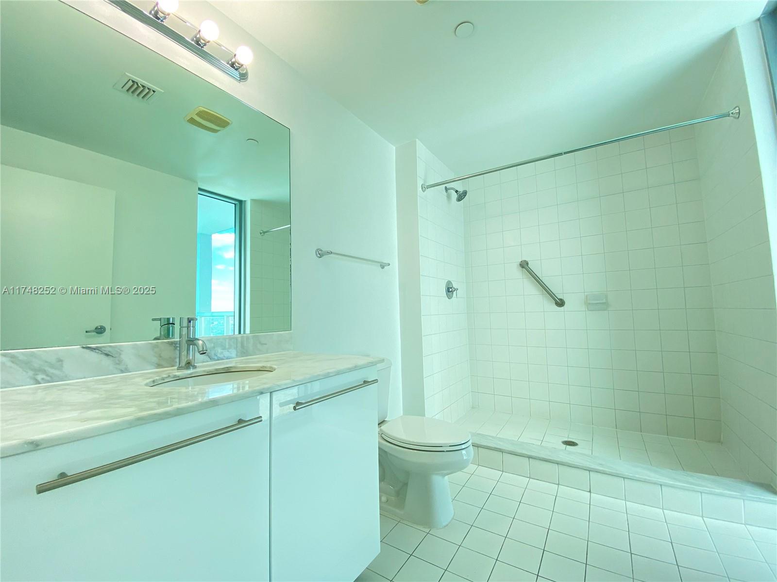 888 Biscayne Blvd #2512, Miami FL 33132