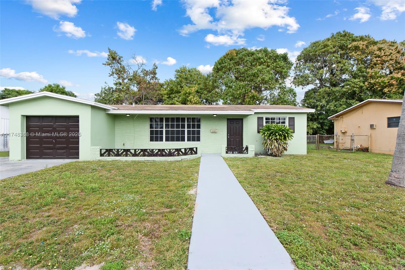 3285 NW 41st St, Lauderdale Lakes, Florida image 3