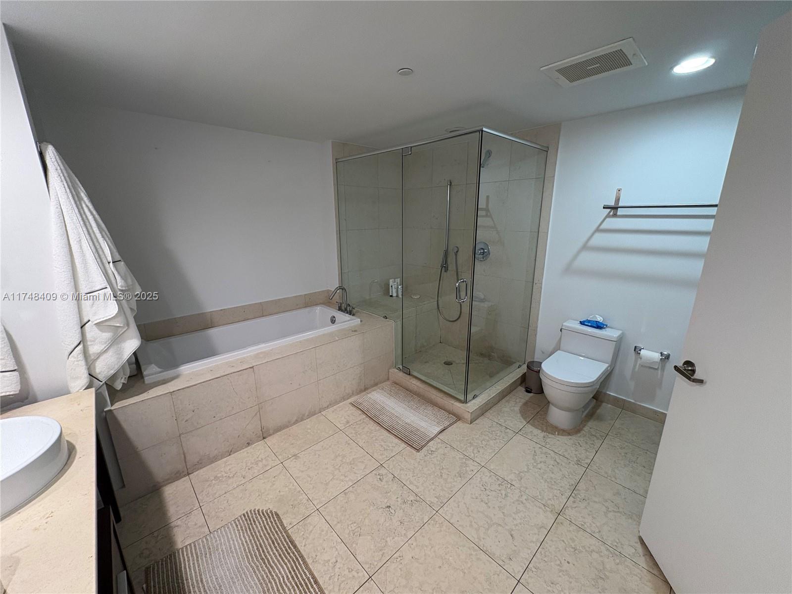 465 Brickell Ave #518, Miami FL 33131