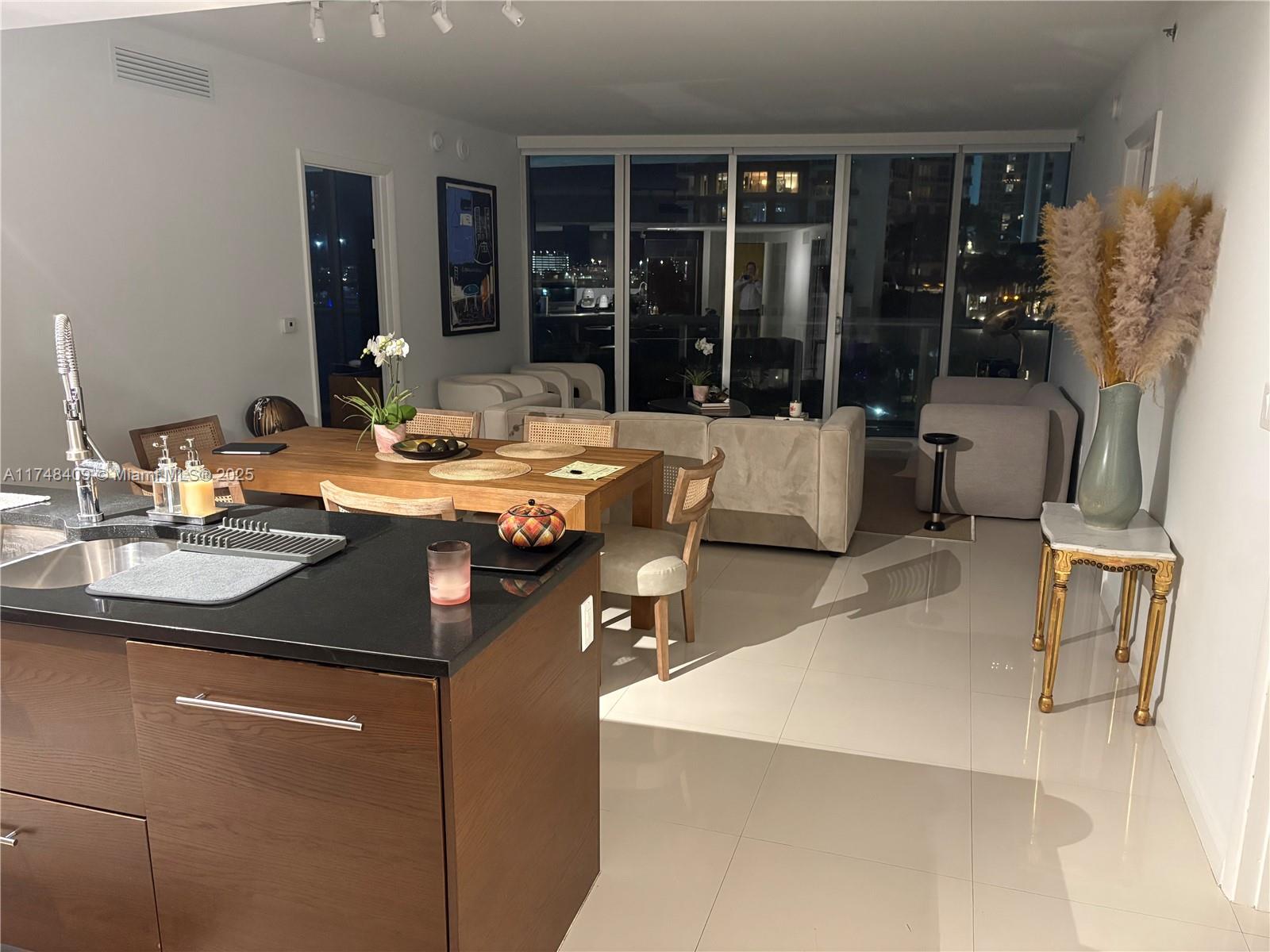465 Brickell Ave #518, Miami FL 33131