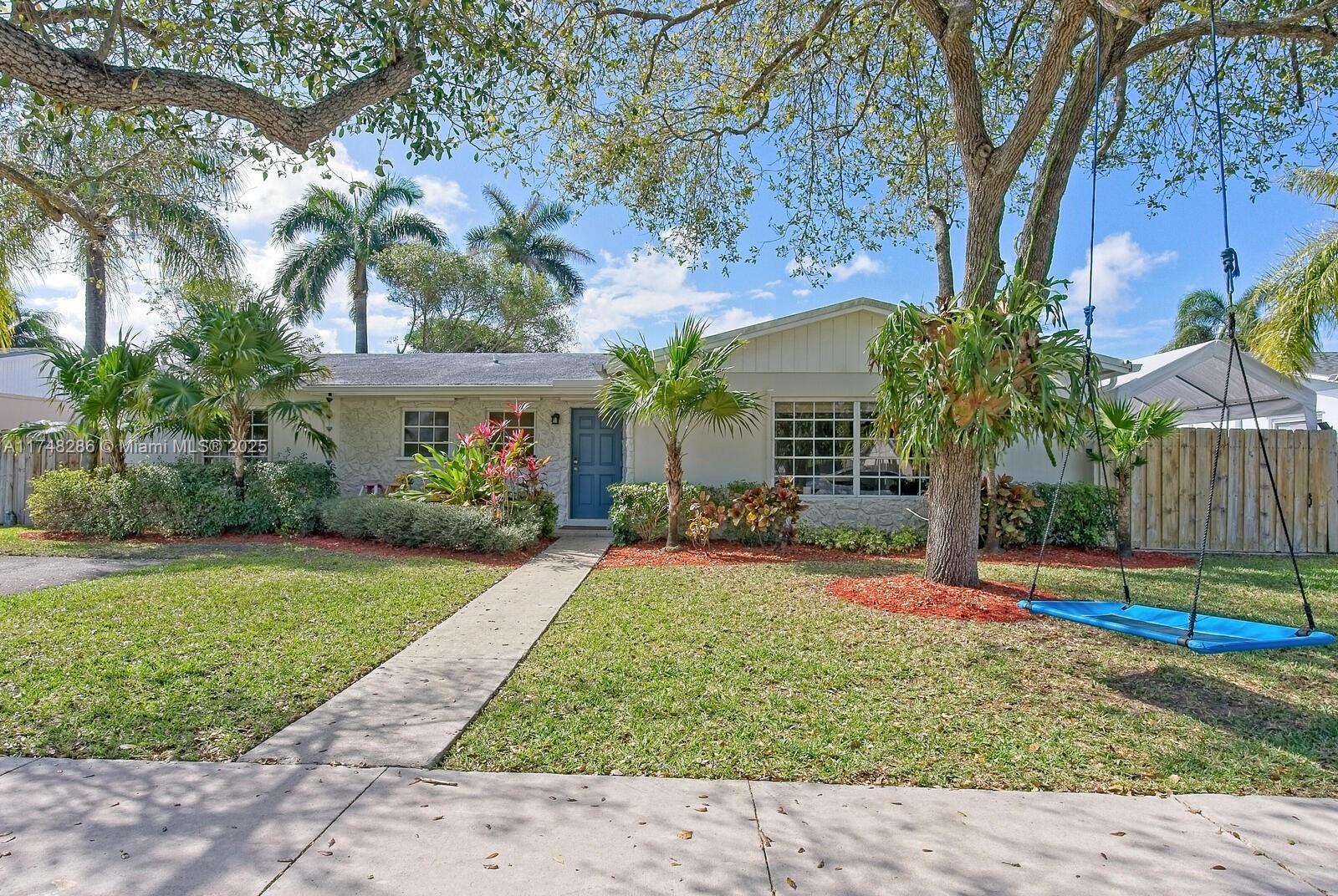 17912 SW 89th Ct  For Sale A11748286, FL