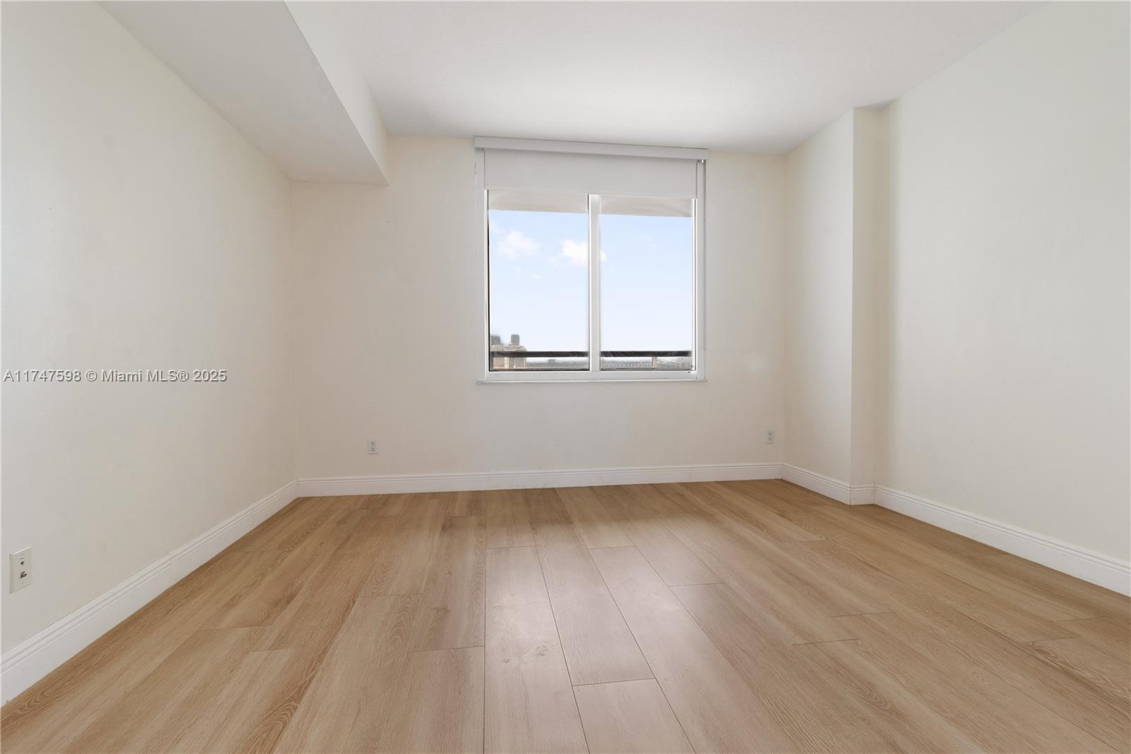 325 S Biscayne Blvd #1718, Miami FL 33131