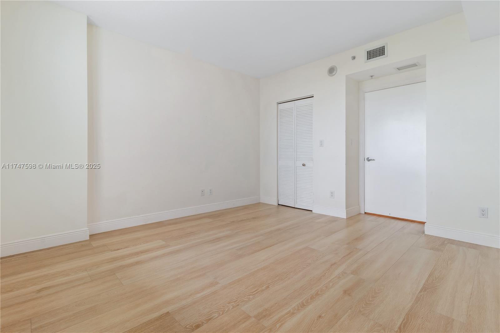 325 S Biscayne Blvd #1718, Miami FL 33131