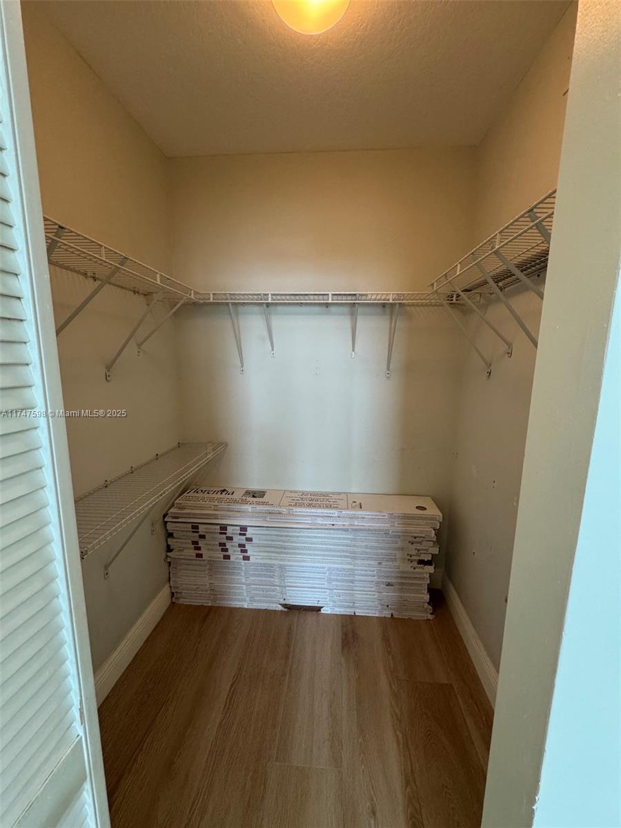 325 S Biscayne Blvd #1718, Miami FL 33131
