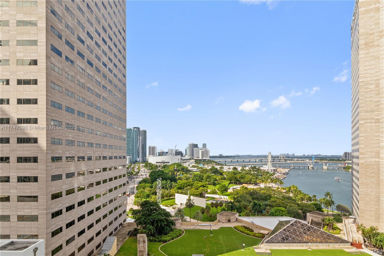 325 S Biscayne Blvd #1718, Miami FL 33131