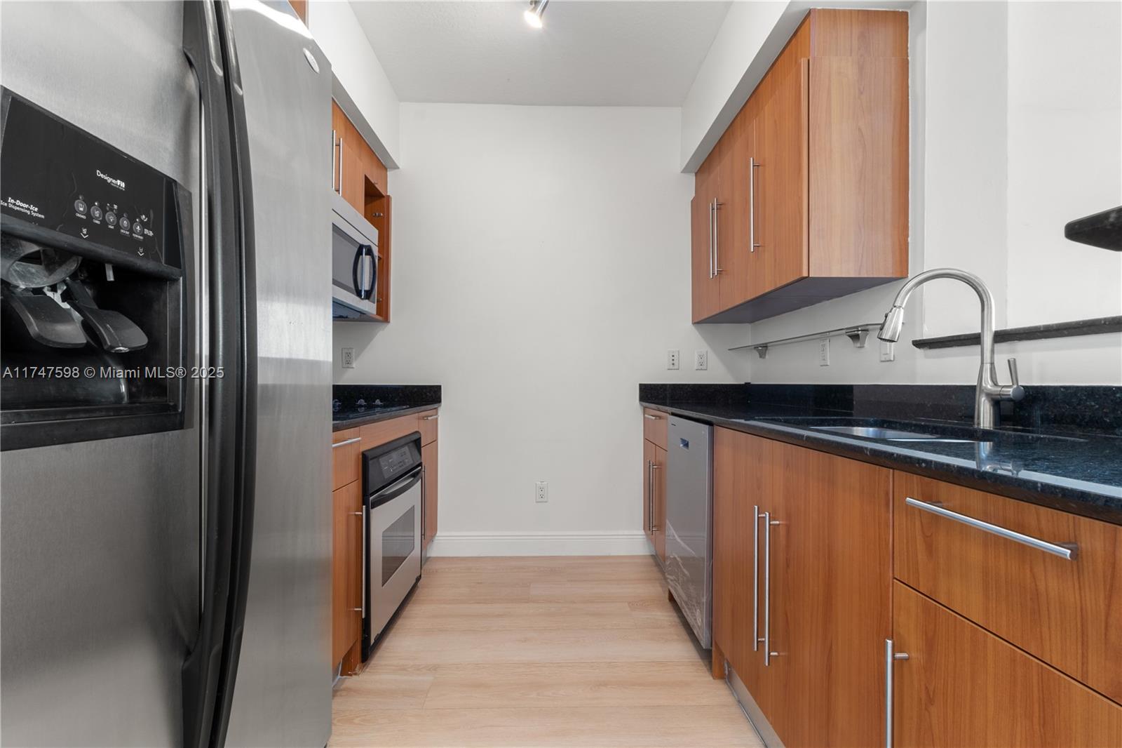 325 S Biscayne Blvd #1718, Miami FL 33131