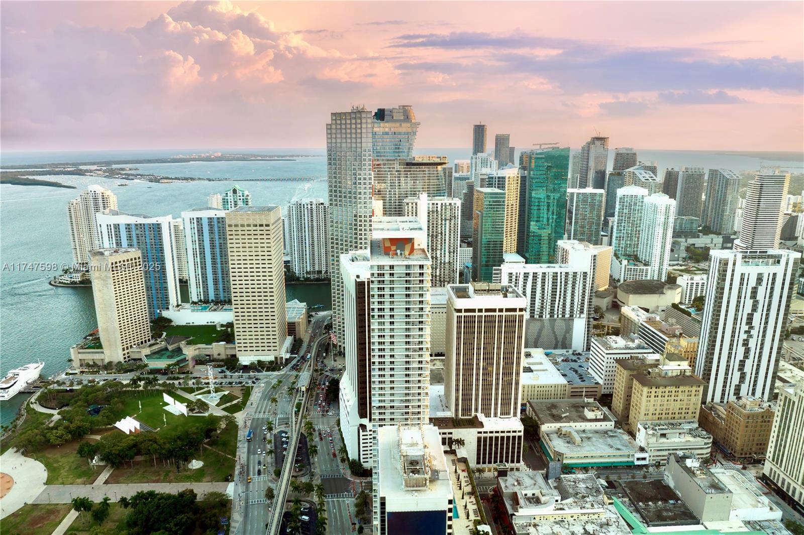 325 S Biscayne Blvd #1718, Miami FL 33131