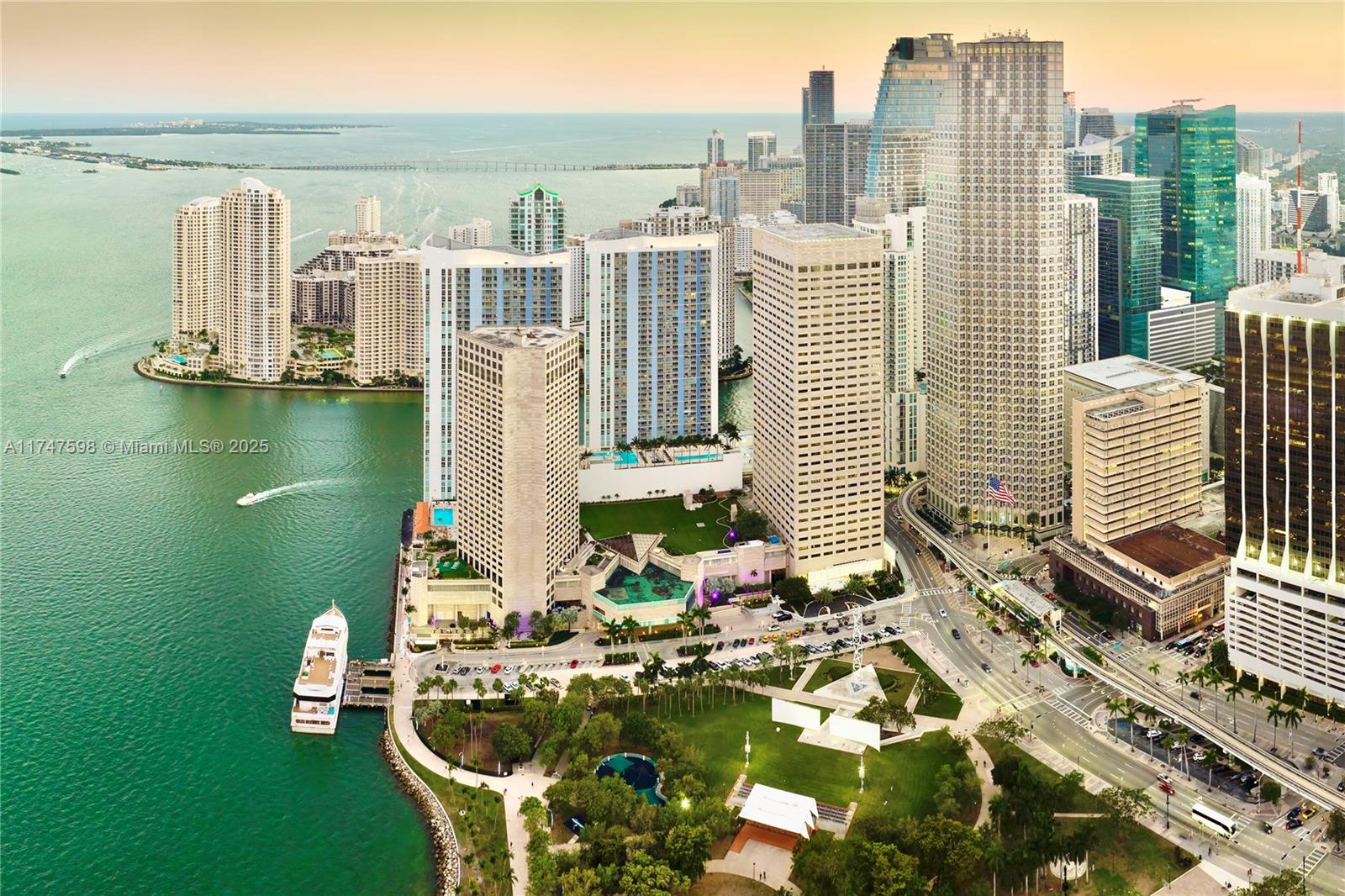 325 S Biscayne Blvd #1718, Miami FL 33131