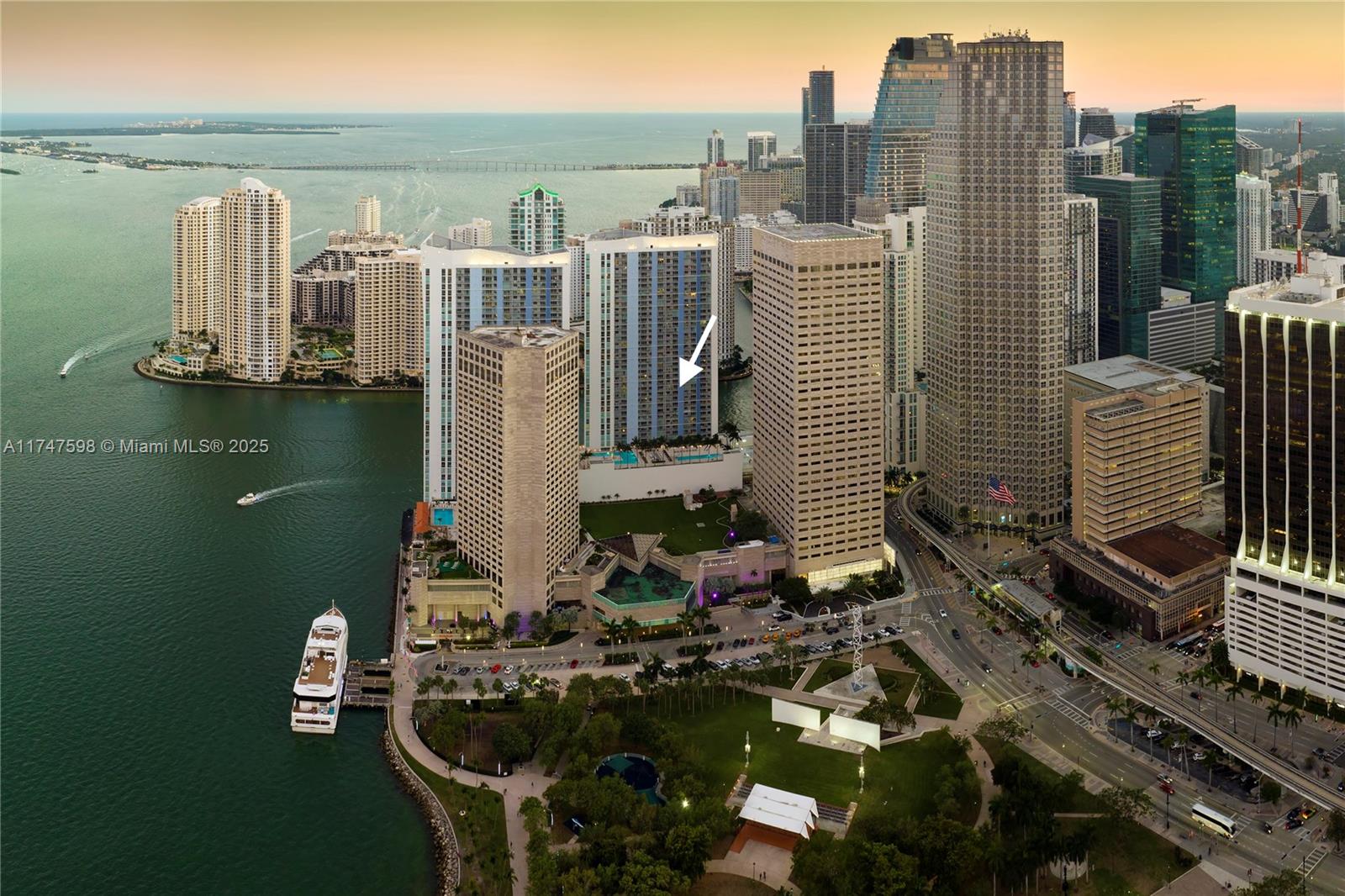 325 S Biscayne Blvd #1718, Miami FL 33131