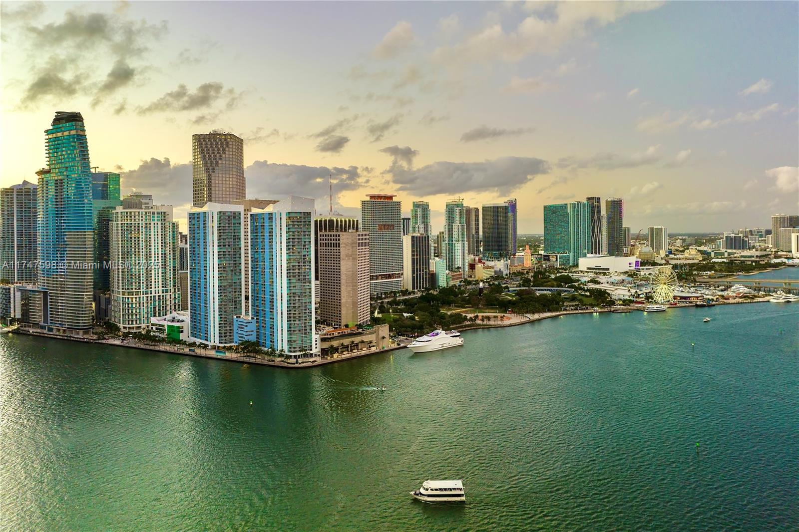 325 S Biscayne Blvd #1718, Miami FL 33131